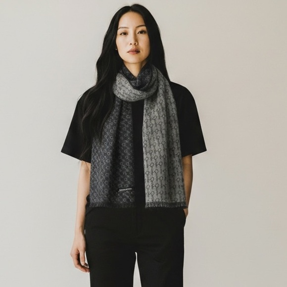 CELINE DION - TWO TONED GRAY SCARF - SUPER SOFT - 70” x 12” - GREAT CONDITION B5 - Picture 1 of 5